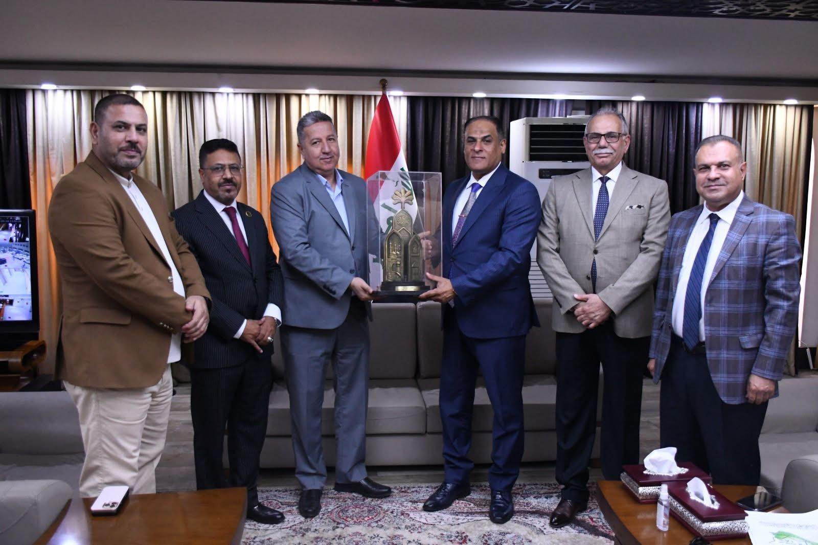 تعزيز التعاون بين نقابة الأكاديميين وهيئة السياحة لدعم القطاع السياحي